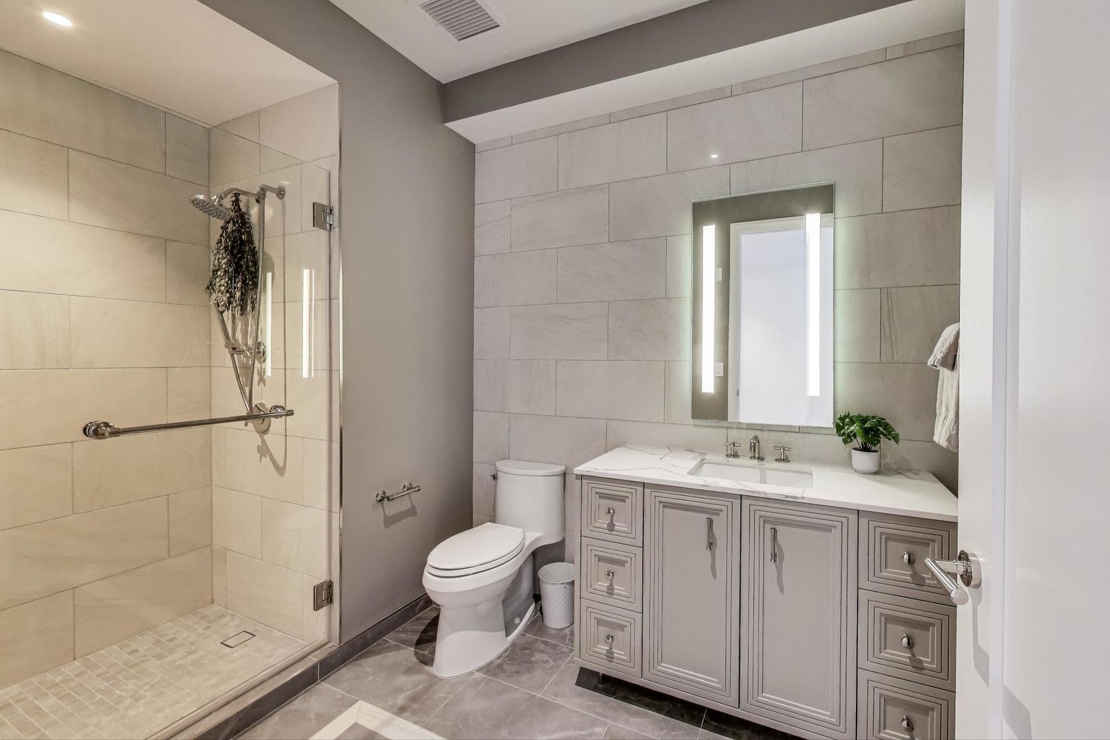 435 N Michigan Avenue 1105 Property Photo 34