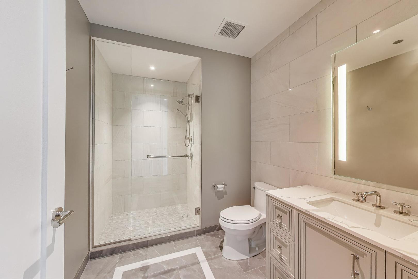 435 N Michigan Avenue 1105 Property Photo 38