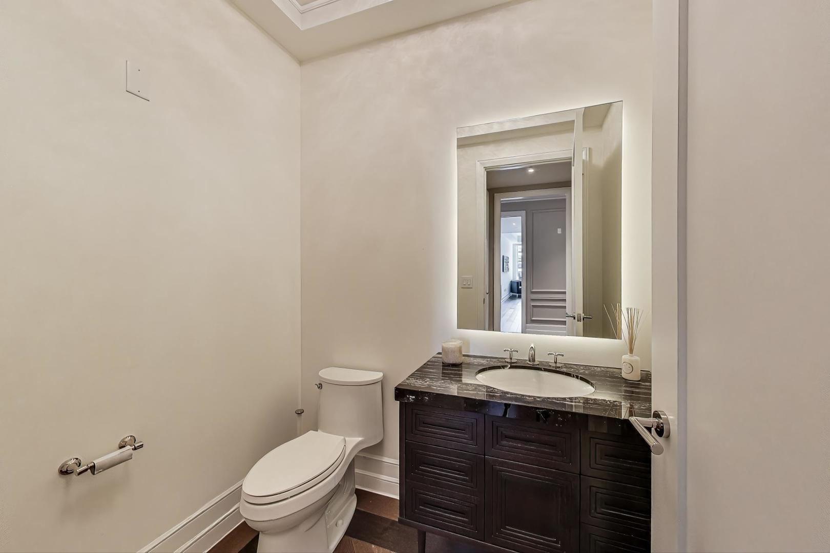435 N Michigan Avenue 1105 Property Photo 39