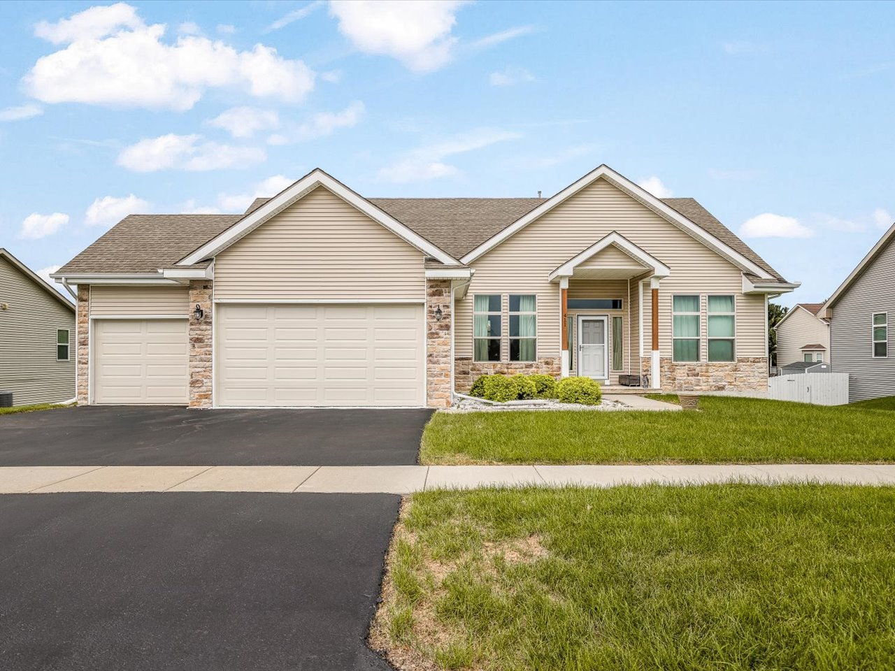 411 Hughes Parkway Property Photo 1