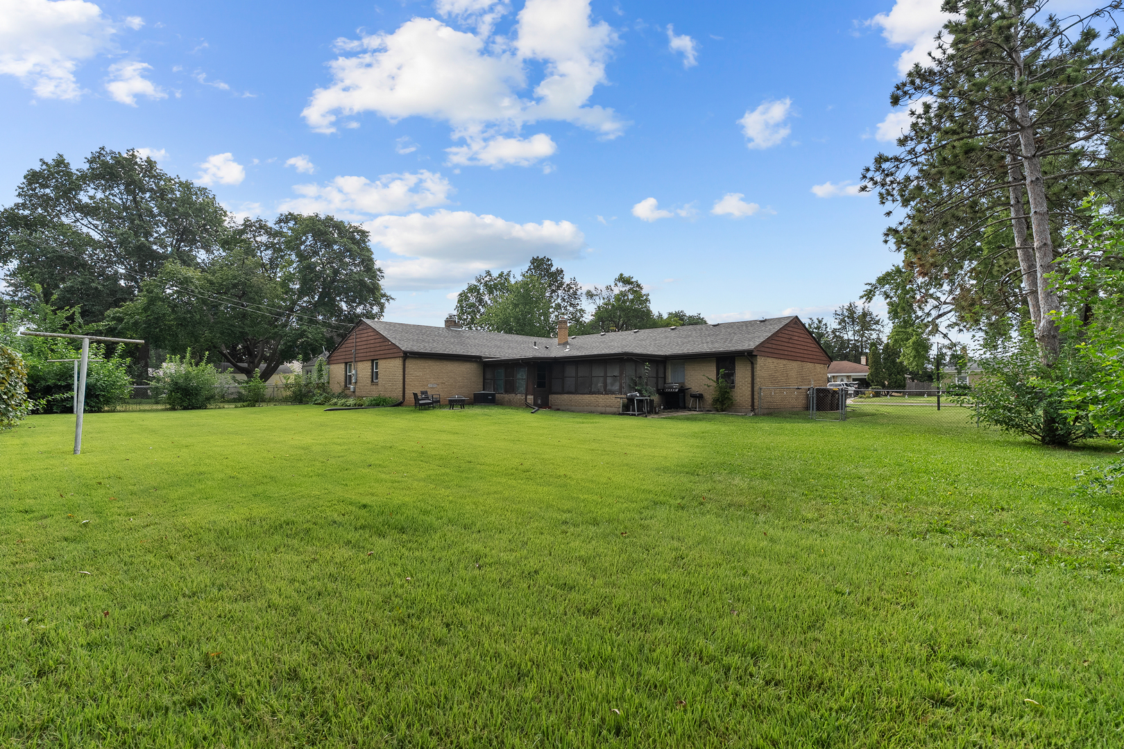 2221 Sharon Avenue Property Photo 18