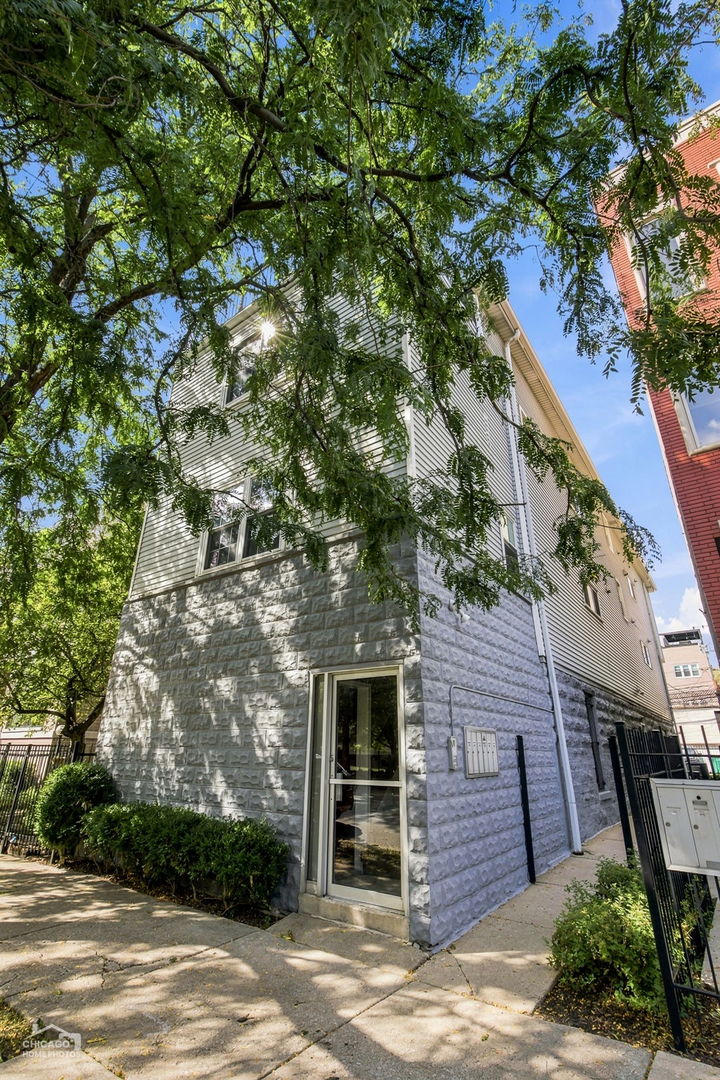 1640 W Diversey Avenue 6 Property Photo 1