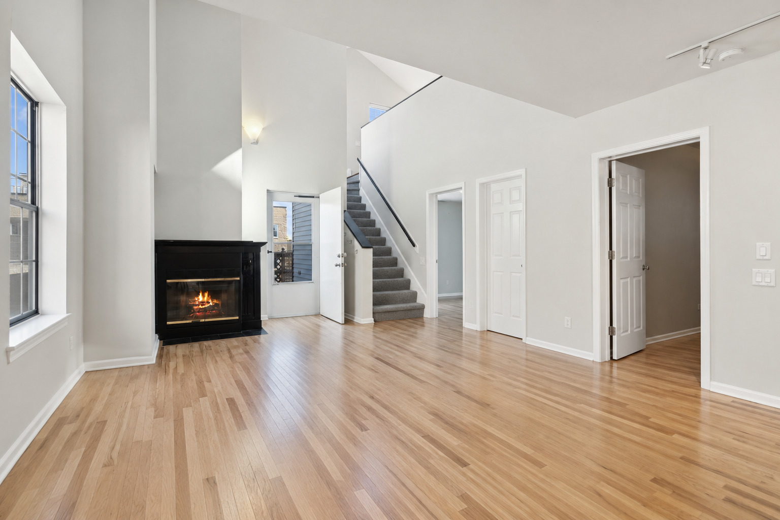 1640 W Diversey Avenue 6 Property Photo 4