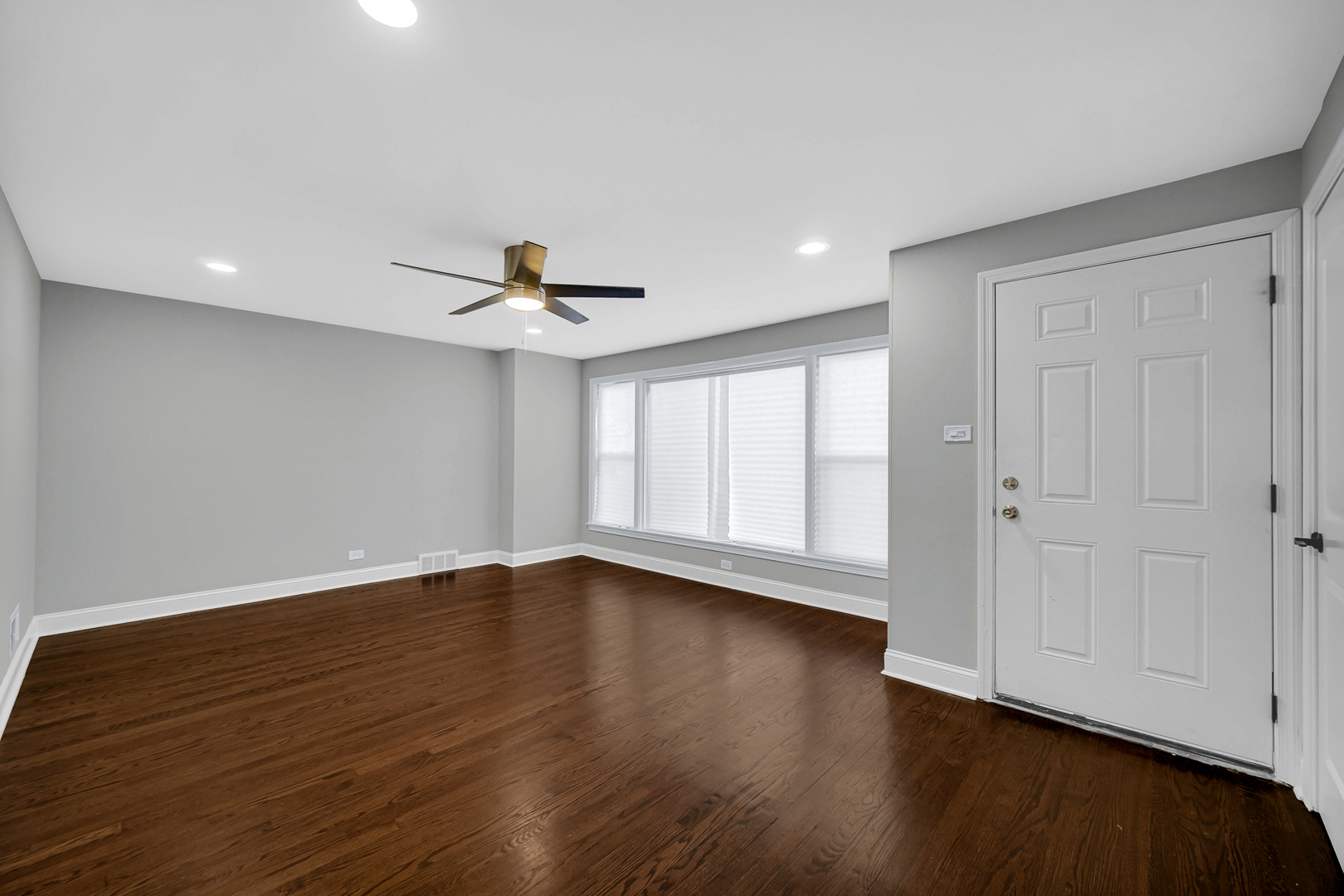 7914 S Richmond Street Property Photo 9