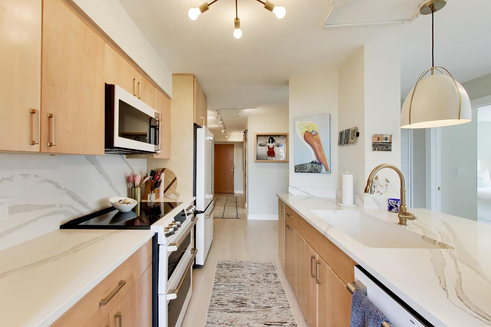 345 N La Salle Drive 3306 Property Photo 6