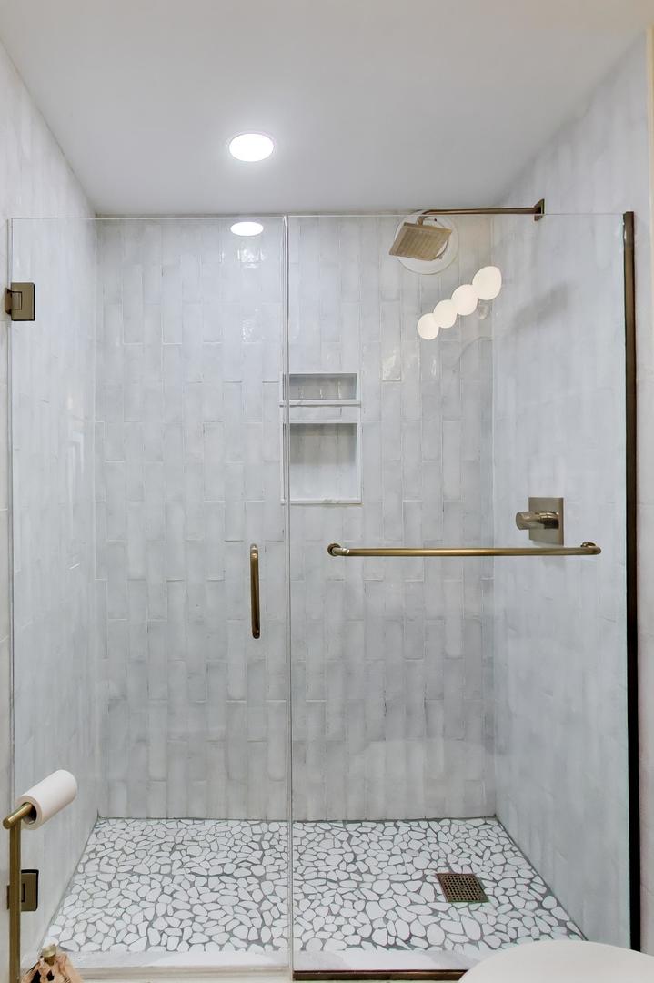 345 N La Salle Drive 3306 Property Photo 11