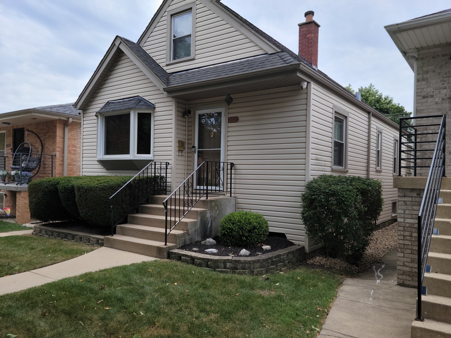 2438 Clinton Street Property Photo 2