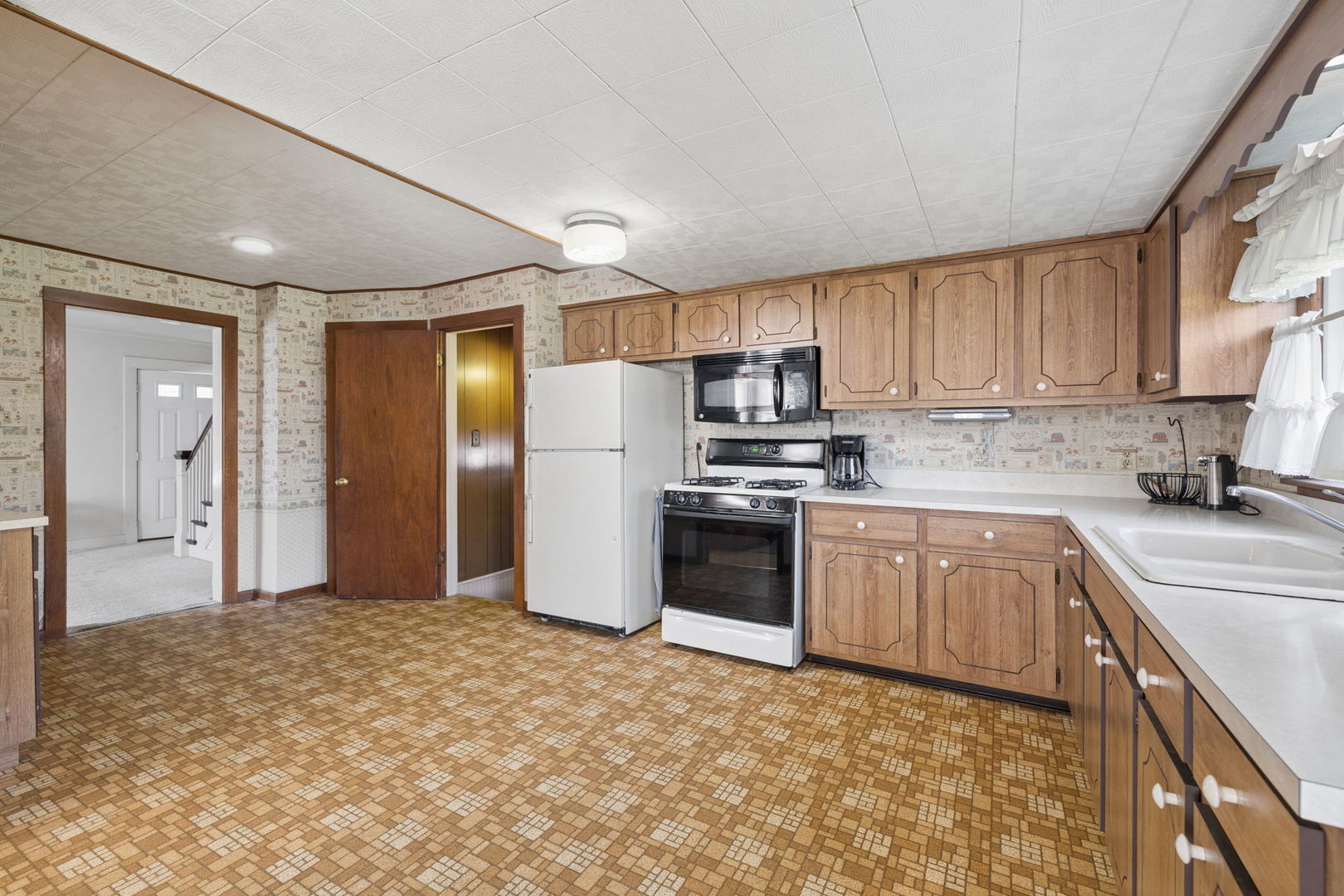 1610 Madison Street Property Photo 11