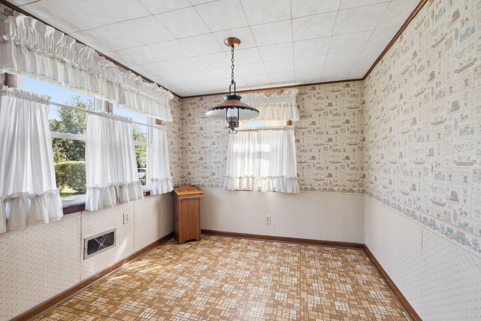 1610 Madison Street Property Photo 12