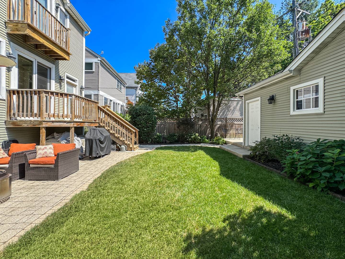 2135 W Montrose Avenue Property Photo 16