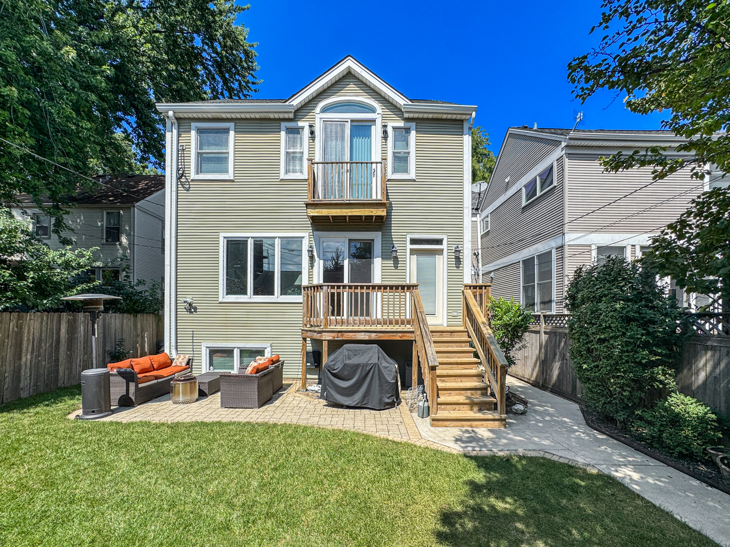 2135 W Montrose Avenue Property Photo 18