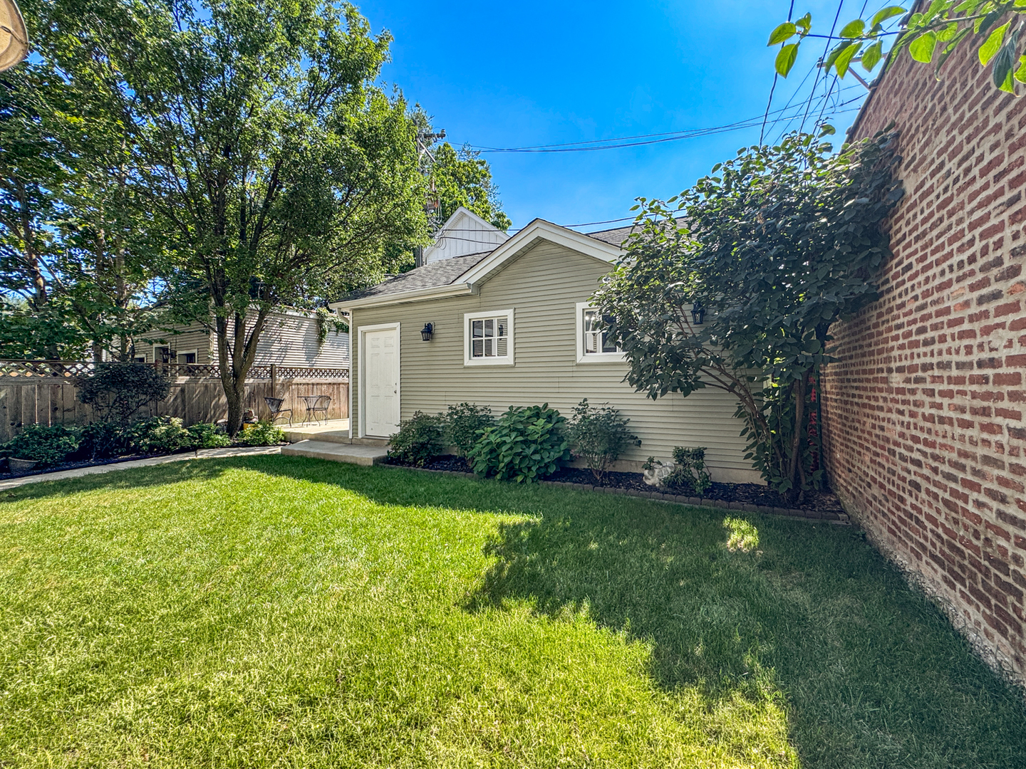 2135 W Montrose Avenue Property Photo 19