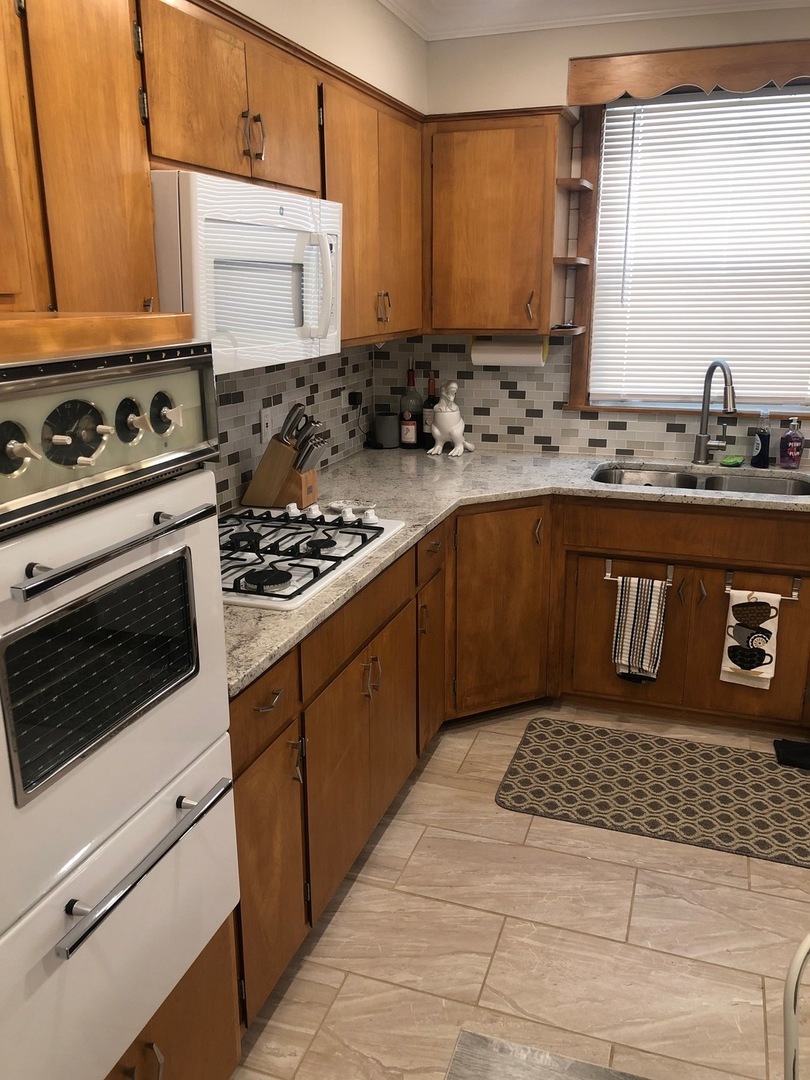 5631 N Parkside Avenue Property Photo 3