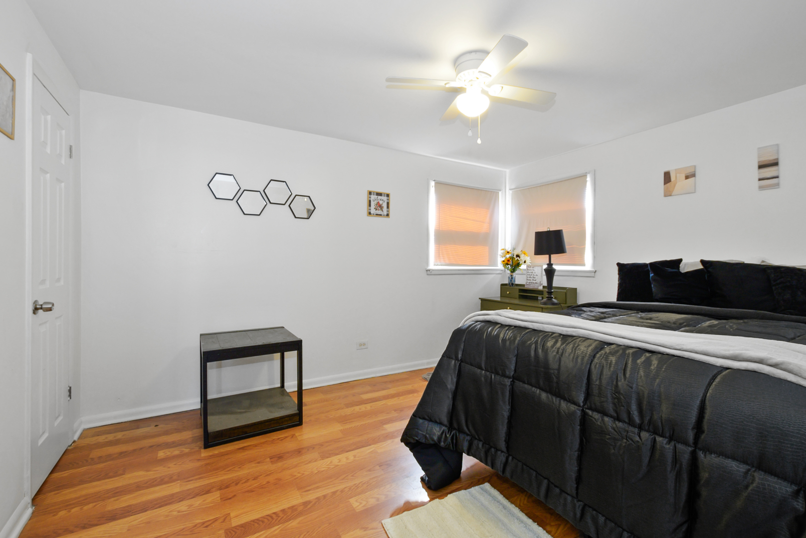 8624 S Maryland Avenue Property Photo 9