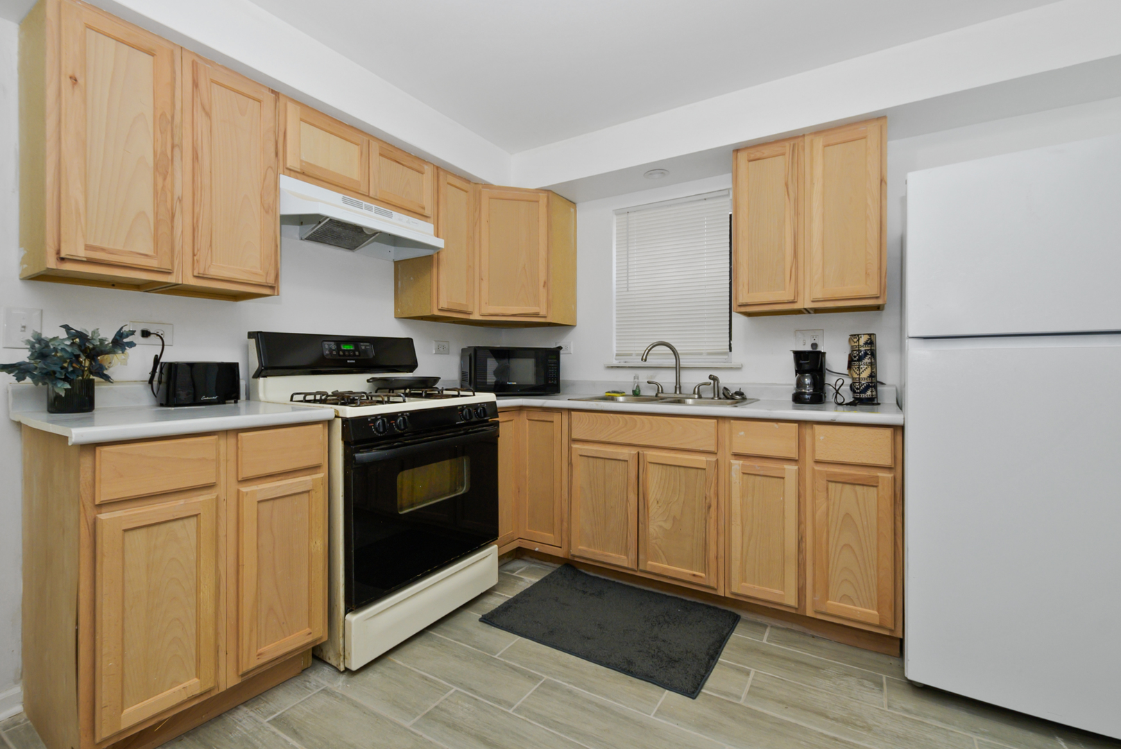 8624 S Maryland Avenue Property Photo 14