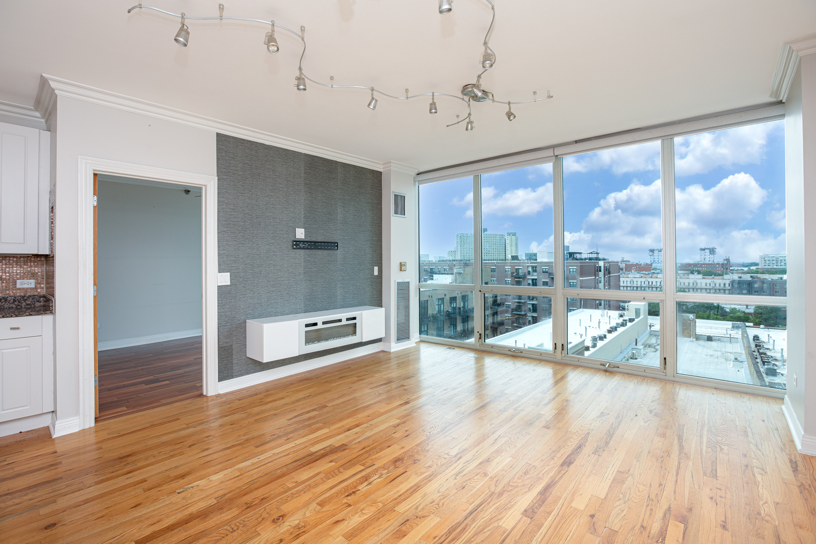 1845 S Michigan Avenue 904 Property Photo 2