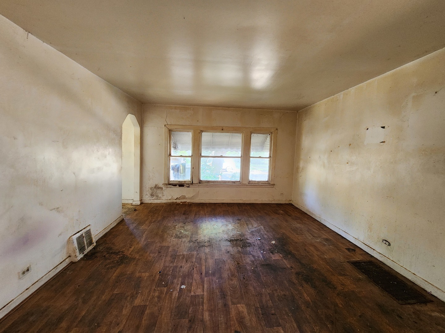 12030 S Wentworth Avenue Property Photo 8