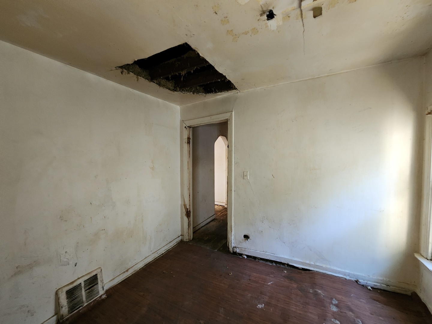 12030 S Wentworth Avenue Property Photo 10