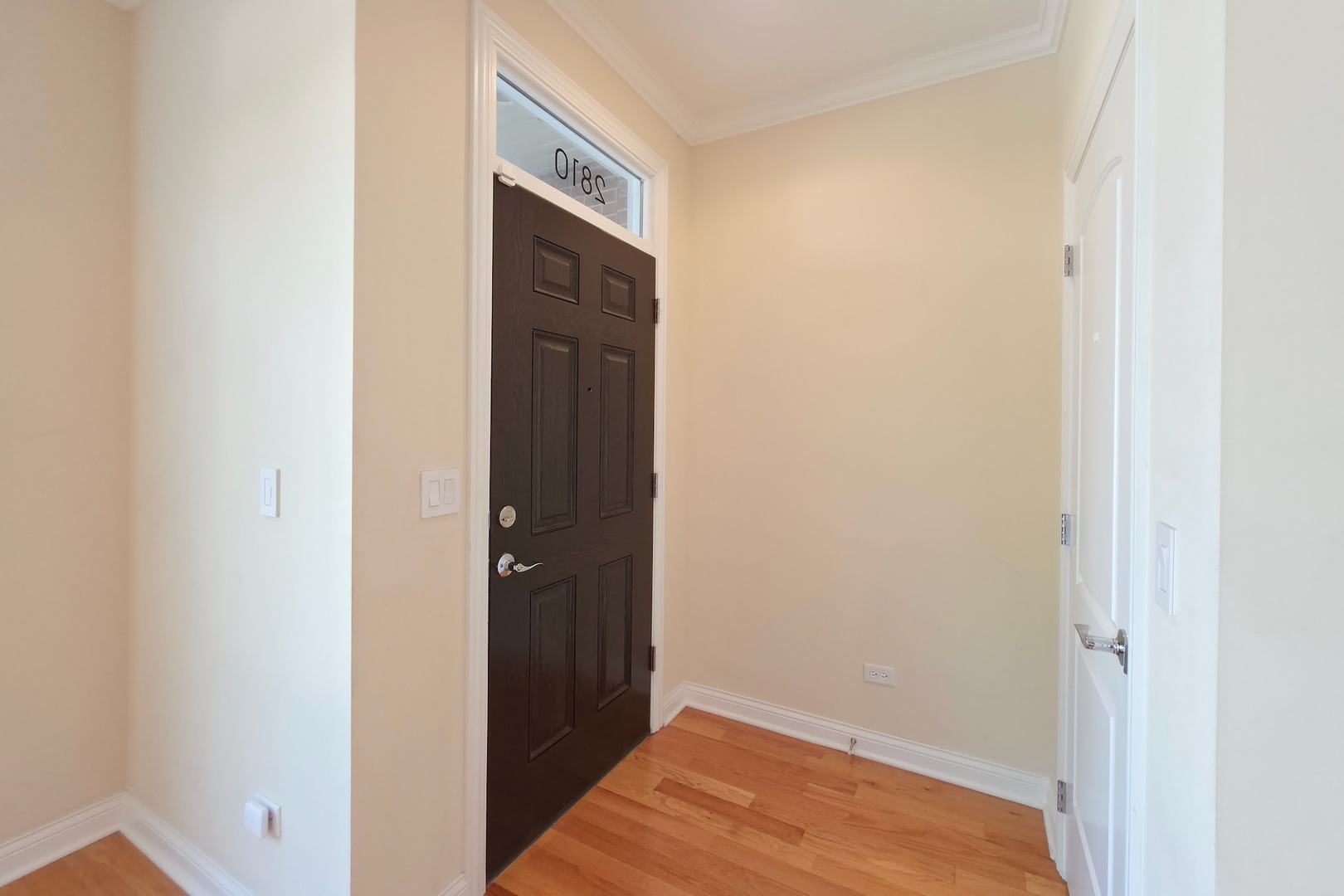2810 S Grove Street Property Photo 2