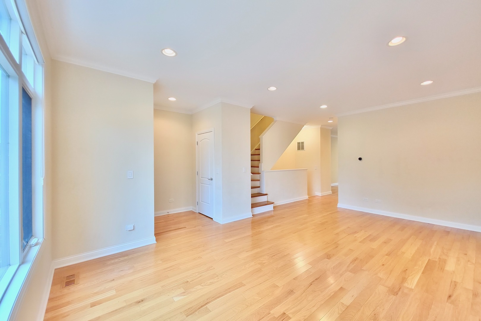 2810 S Grove Street Property Photo 4