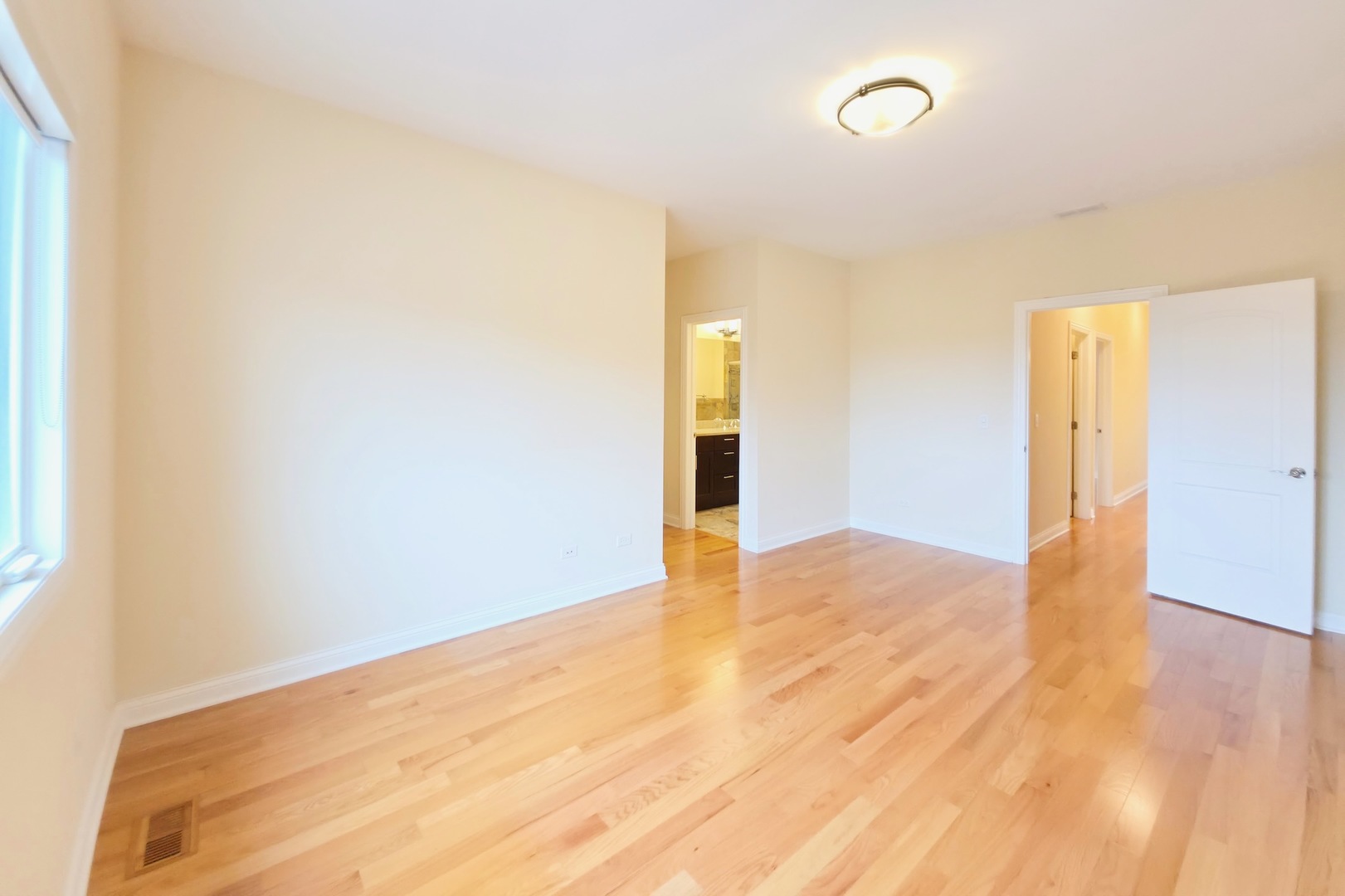 2810 S Grove Street Property Photo 13