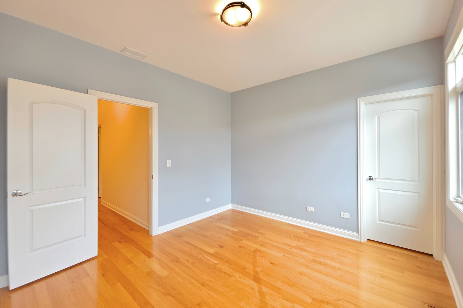 2810 S Grove Street Property Photo 18
