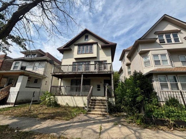 552 N Leclaire Avenue Property Photo 2
