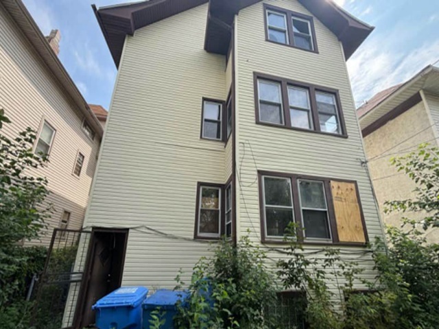 552 N Leclaire Avenue Property Photo 3