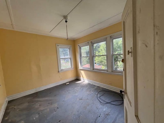 552 N Leclaire Avenue Property Photo 9
