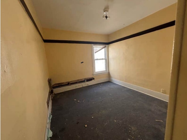 552 N Leclaire Avenue Property Photo 11
