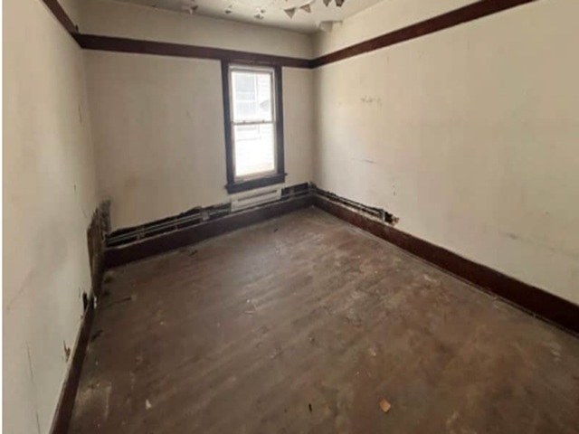 552 N Leclaire Avenue Property Photo 12