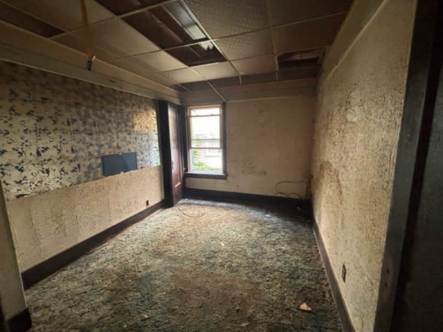 552 N Leclaire Avenue Property Photo 13