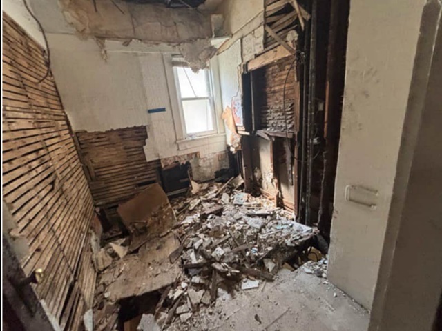 552 N Leclaire Avenue Property Photo 14