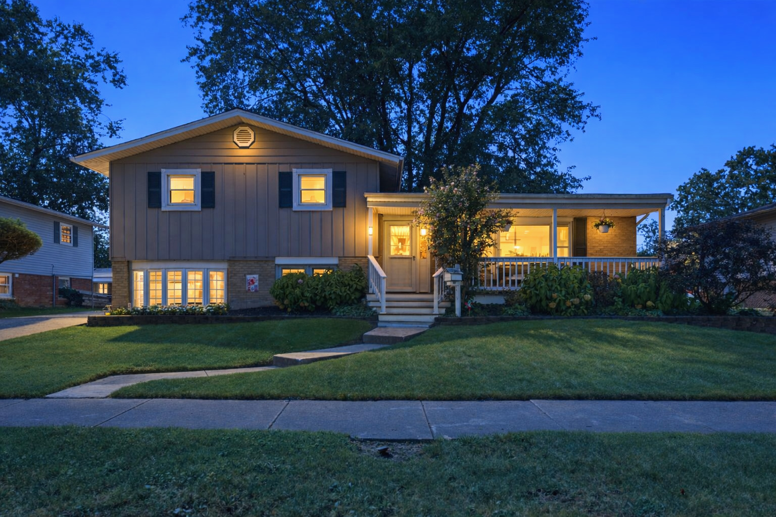 15124 Hillside Avenue Property Photo 2
