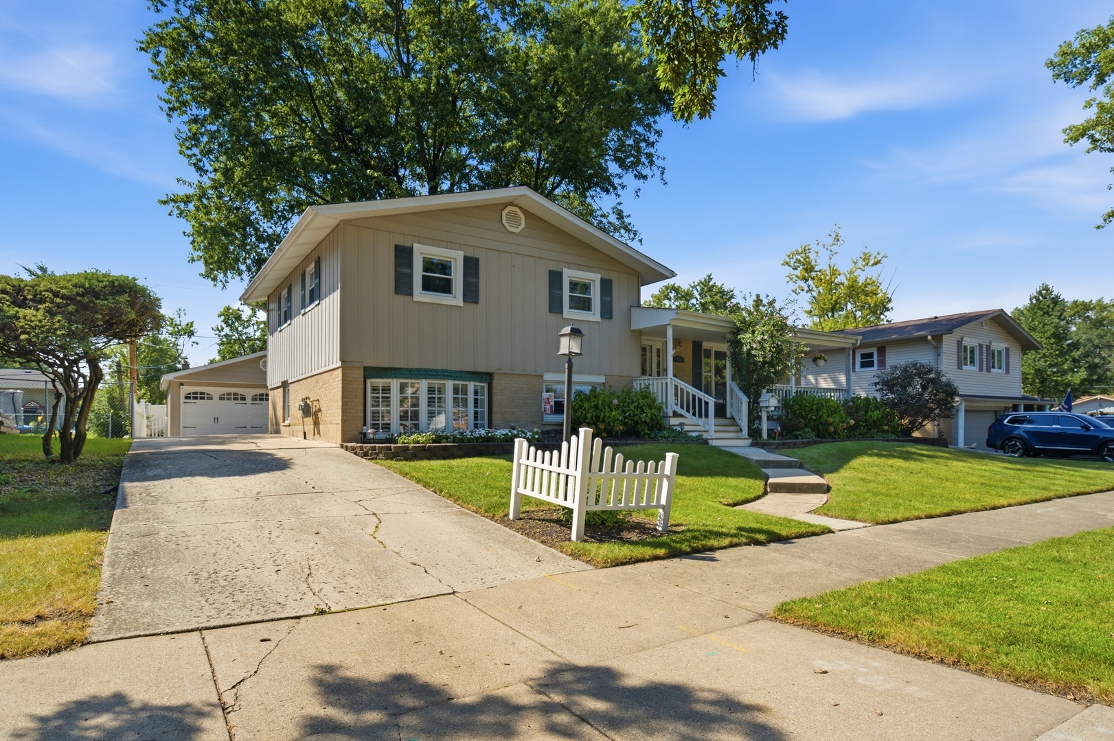 15124 Hillside Avenue Property Photo 3