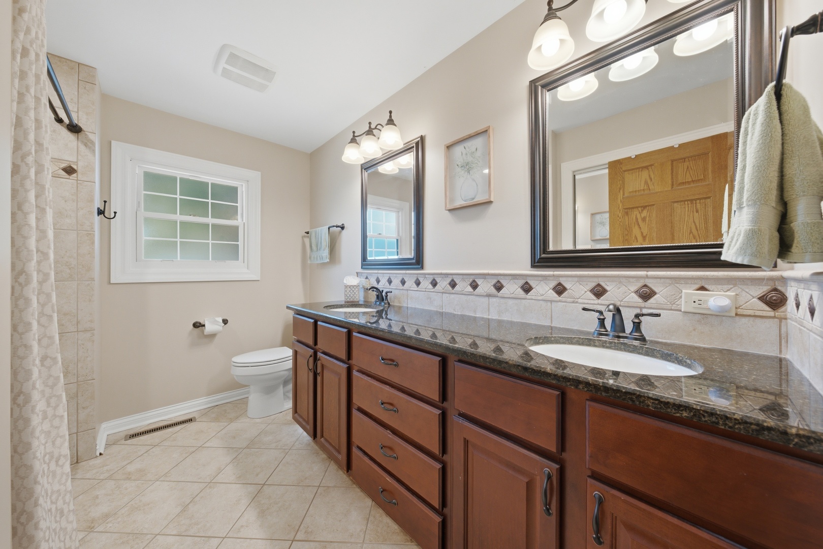 15124 Hillside Avenue Property Photo 24