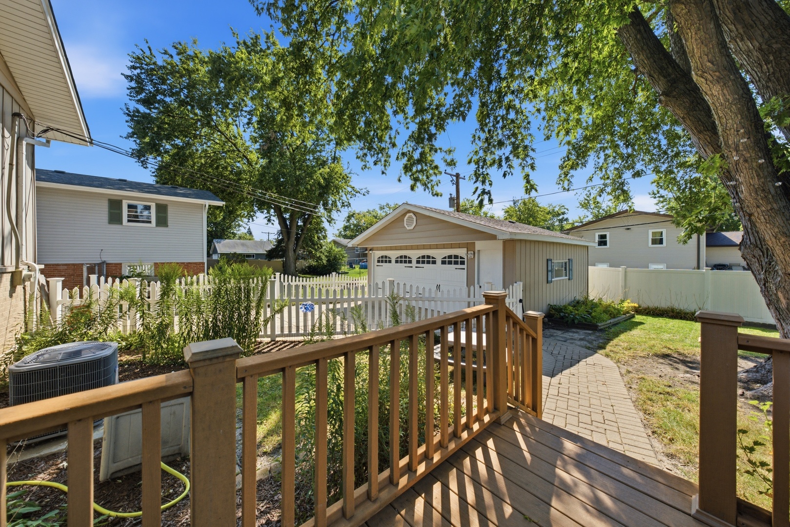 15124 Hillside Avenue Property Photo 34