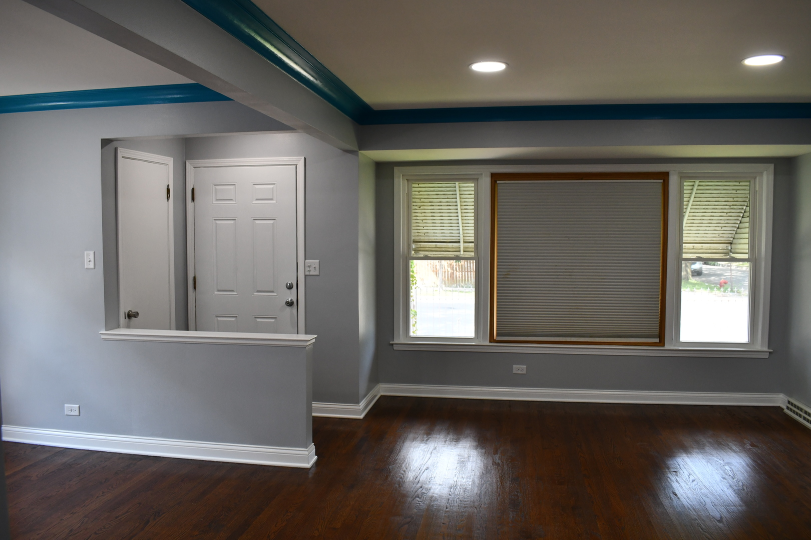 1935 W 71st Street Property Photo 3