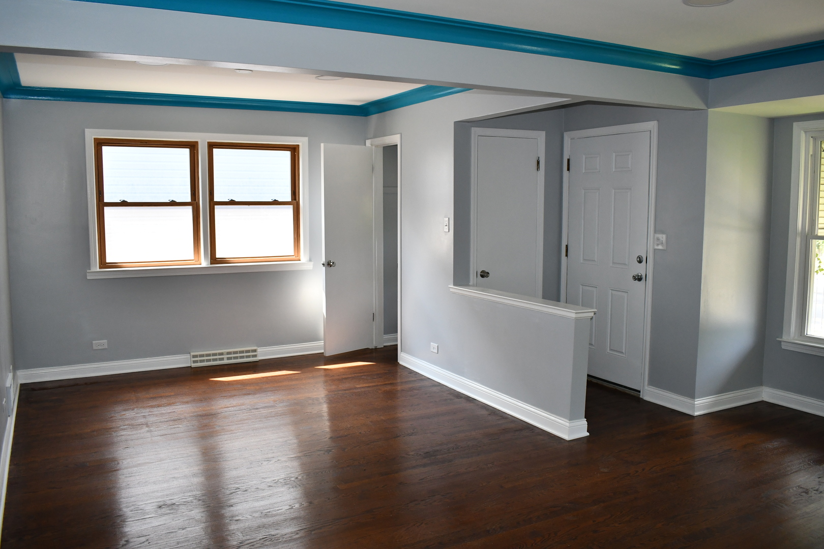 1935 W 71st Street Property Photo 4