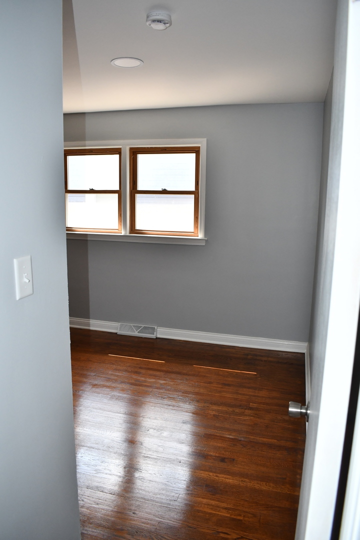 1935 W 71st Street Property Photo 8