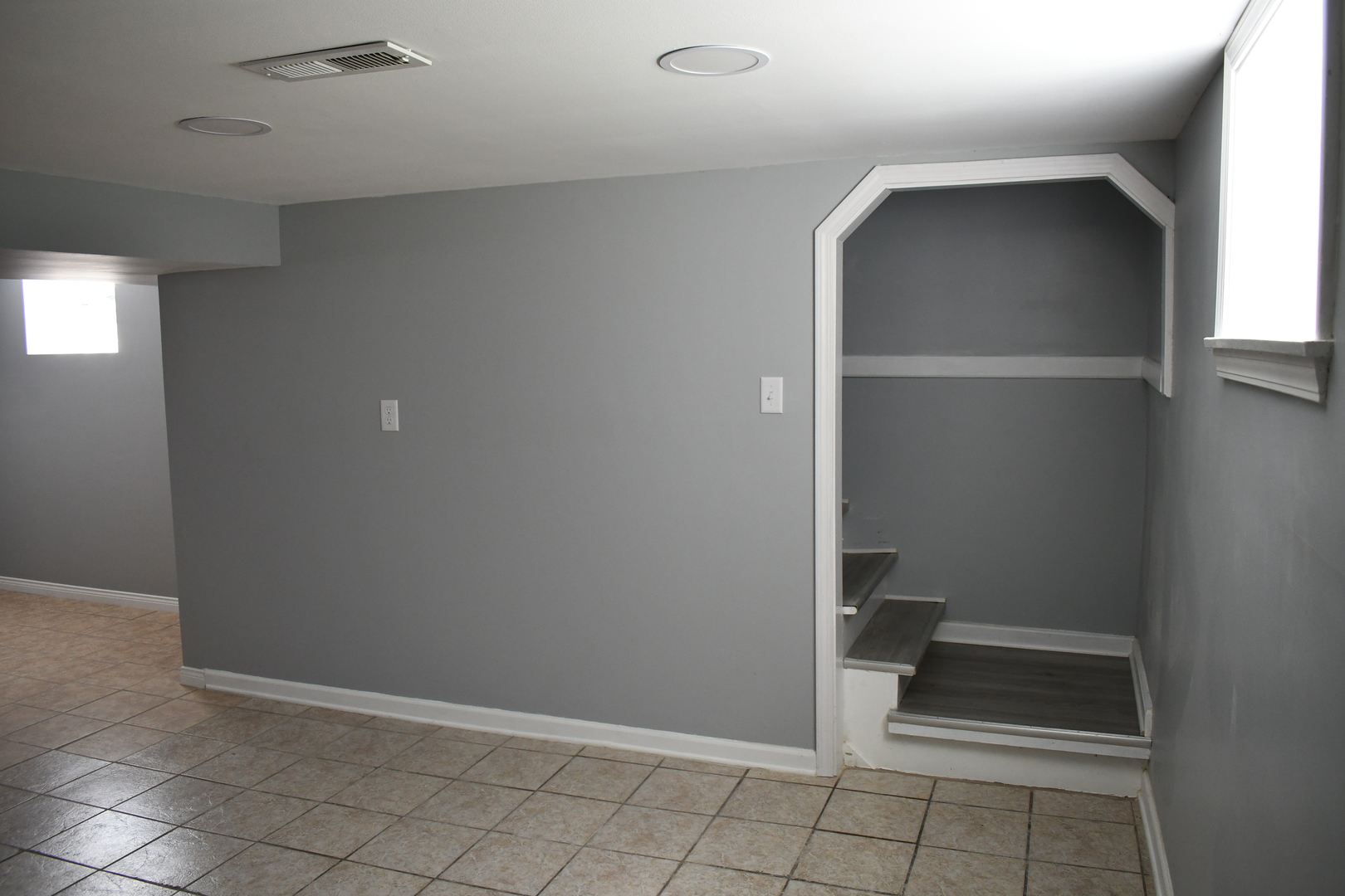 1935 W 71st Street Property Photo 12