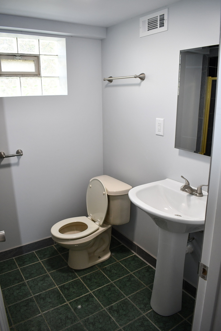 1935 W 71st Street Property Photo 17