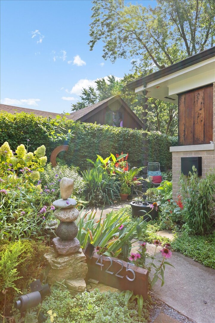 4225 Lee Street Property Photo 2