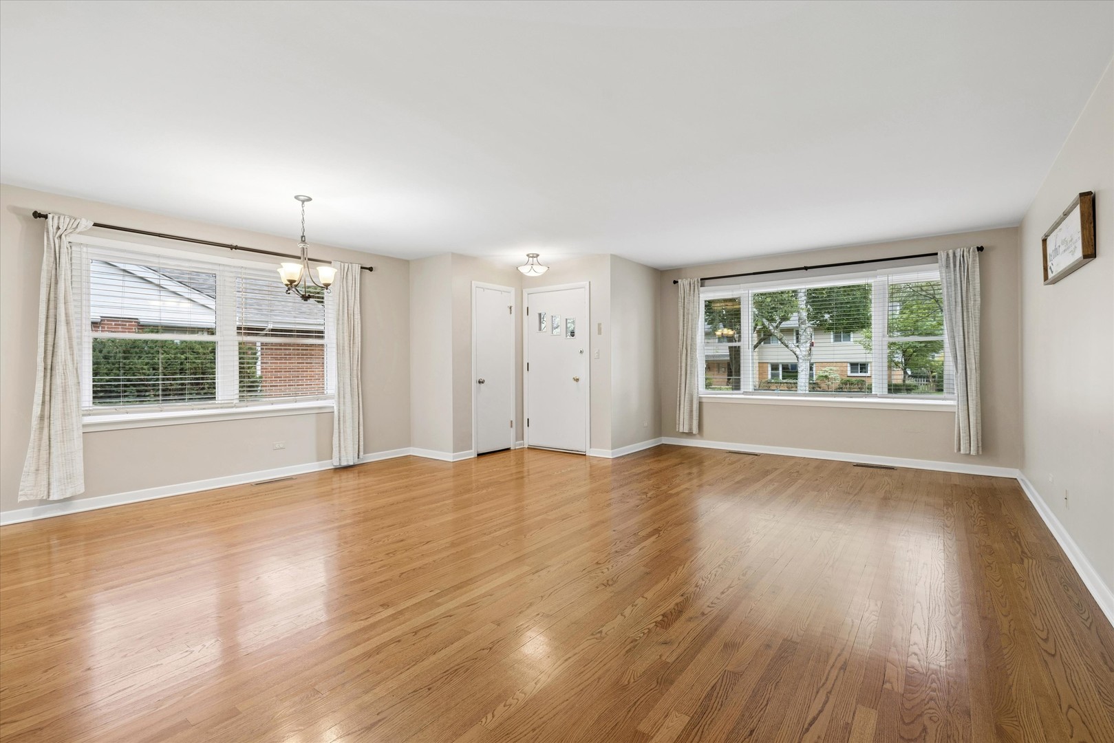 628 N Hickory Avenue Property Photo 3