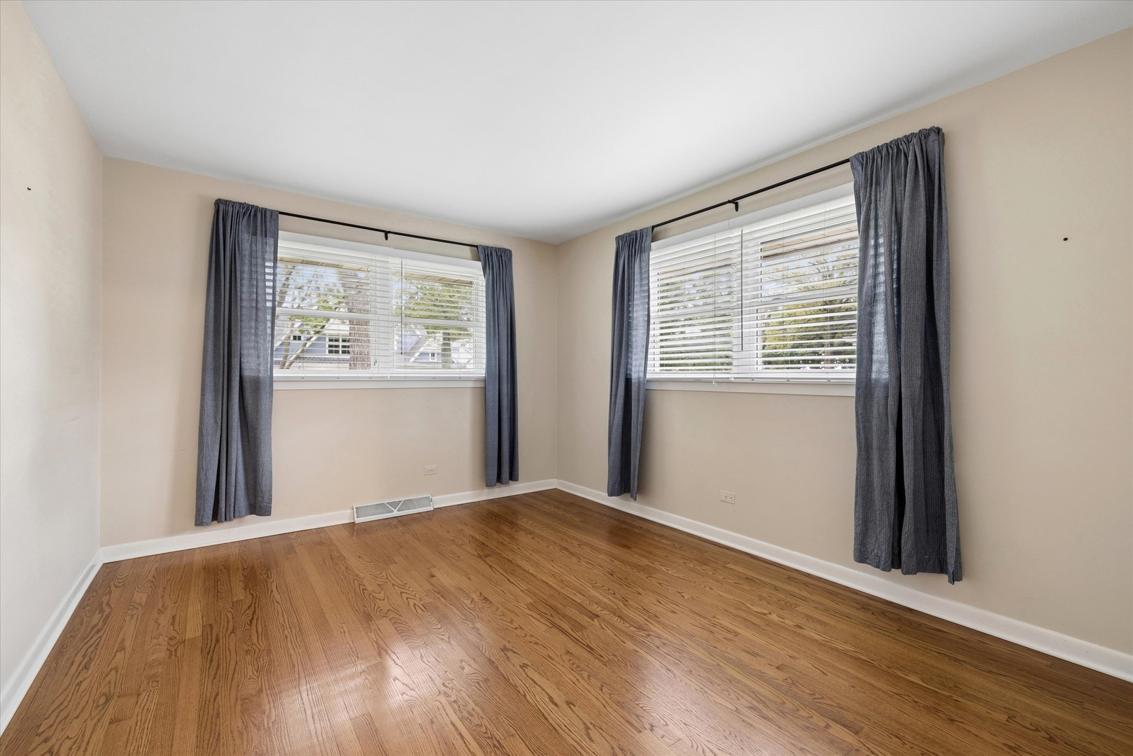 628 N Hickory Avenue Property Photo 6