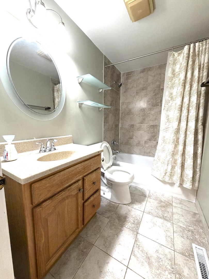 4144 Cove Lane D Property Photo 12