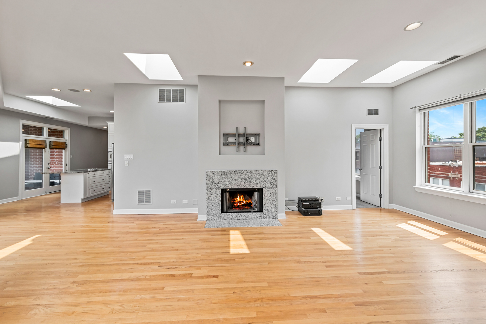 845 W Altgeld Street 4a Property Photo 5