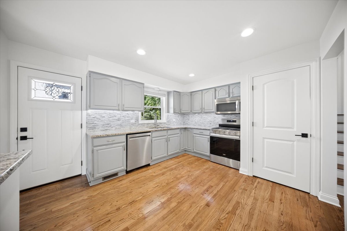 232 E 55th Street Property Photo 2