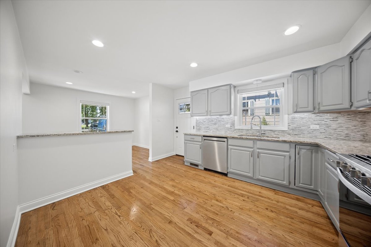 232 E 55th Street Property Photo 8