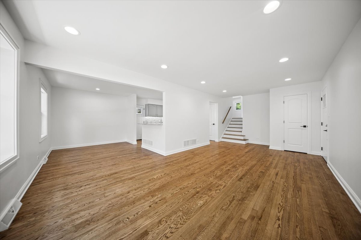 232 E 55th Street Property Photo 10